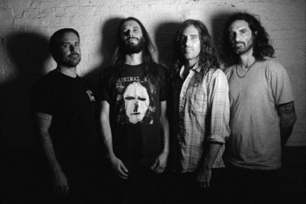 the-men-hard-livin-video-the-fire-note