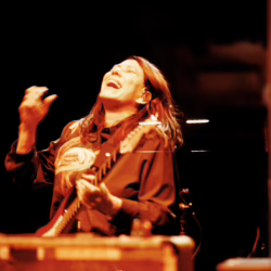 Kim Deal by Steve Gullick (low-res)